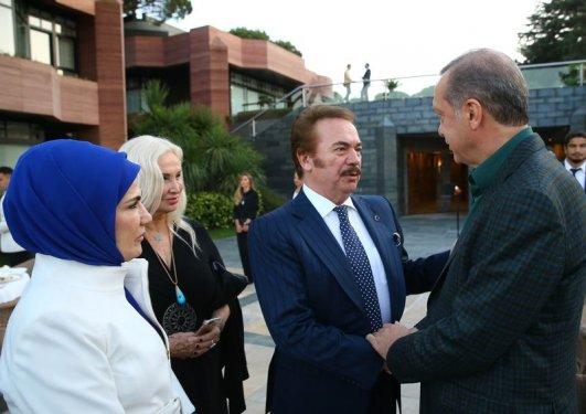 Cumhurbaşkanı Erdoğan sanatçılarla iftar yaptı
