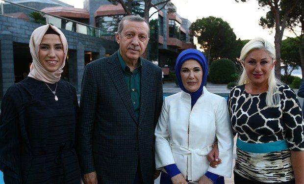 Cumhurbaşkanı Erdoğan sanatçılarla iftar yaptı