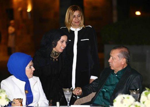 Cumhurbaşkanı Erdoğan sanatçılarla iftar yaptı