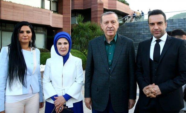 Cumhurbaşkanı Erdoğan sanatçılarla iftar yaptı