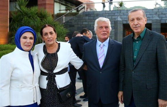 Cumhurbaşkanı Erdoğan sanatçılarla iftar yaptı