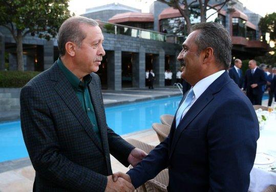 Cumhurbaşkanı Erdoğan sanatçılarla iftar yaptı