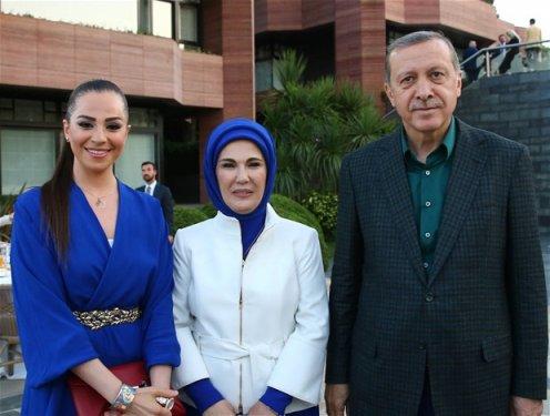 Cumhurbaşkanı Erdoğan sanatçılarla iftar yaptı