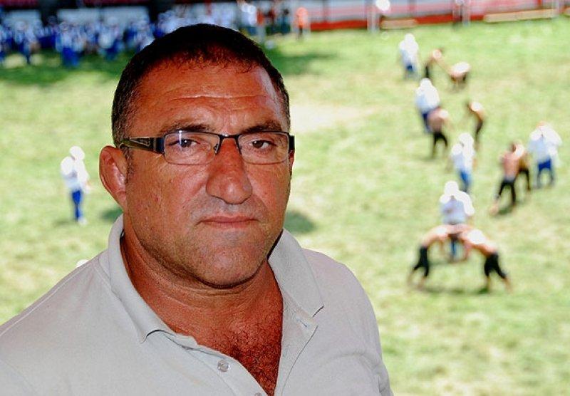 Ahmet Taşçı 300 kiloluk lastikle antrenman yapıyor