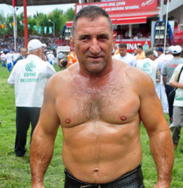 Ahmet Taşçı 300 kiloluk lastikle antrenman yapıyor