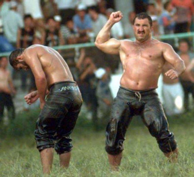 Ahmet Taşçı 300 kiloluk lastikle antrenman yapıyor