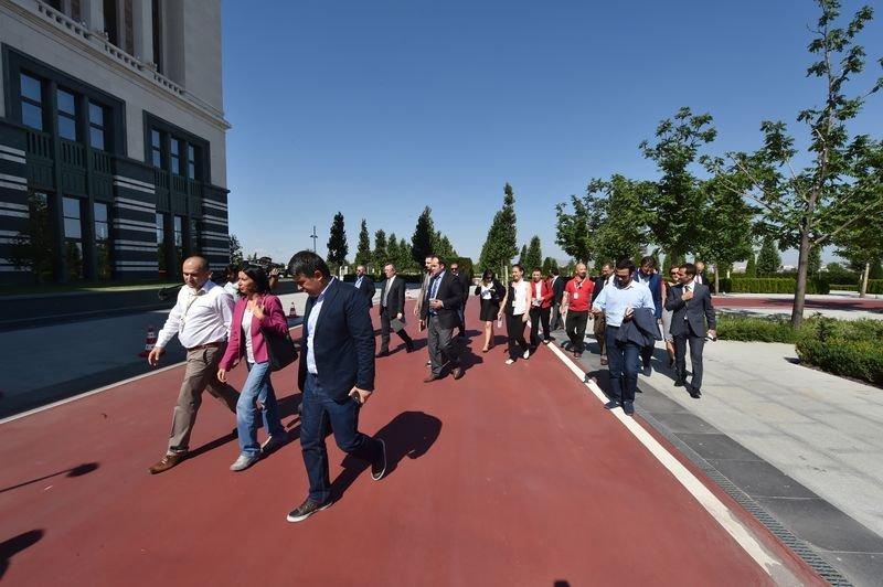Cumhurbaşkanlığı Külliyesi muhabirlere gezdirildi