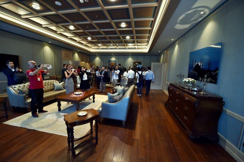 Cumhurbaşkanlığı Külliyesi muhabirlere gezdirildi