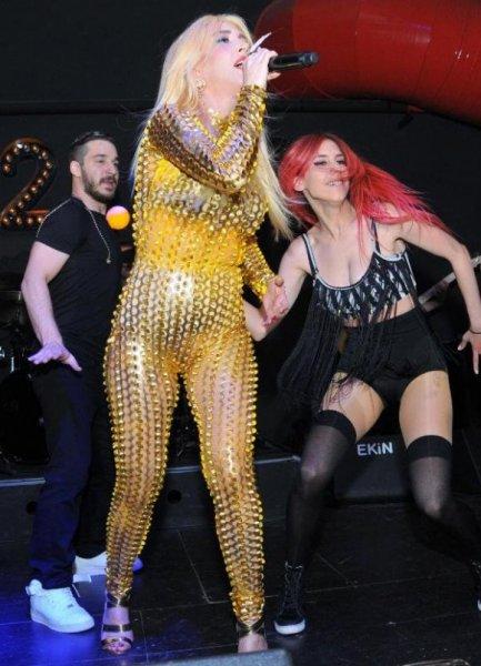 Hande Yener'den seksi klip