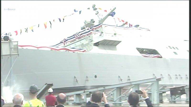 Denize indirilen savaş gemisi yürekleri ağza getirdi