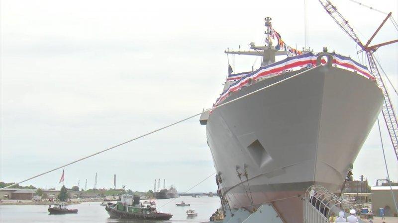 Denize indirilen savaş gemisi yürekleri ağza getirdi