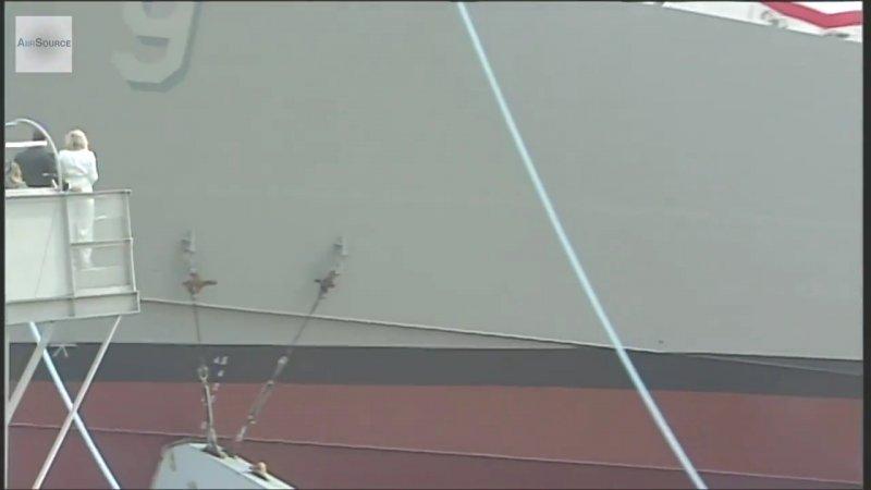 Denize indirilen savaş gemisi yürekleri ağza getirdi