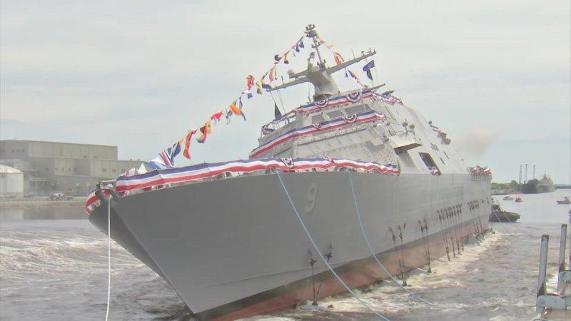 Denize indirilen savaş gemisi yürekleri ağza getirdi