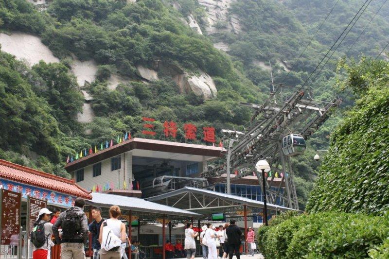 Dünyanın en tehlikeli turistlik yeri  Daoist tapınağı