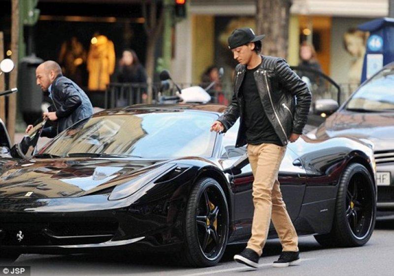 Yıldız sporcuların lüks arabaları 