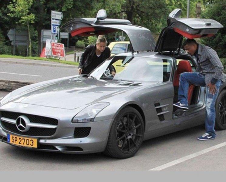 Yıldız sporcuların lüks arabaları 