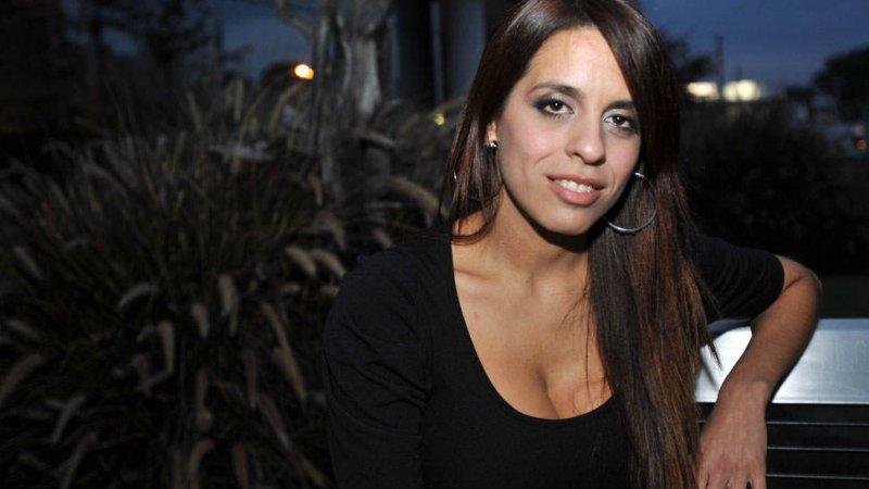 Kadın vekil Victoria Perez Meclis'te bebeğini emzirdi 