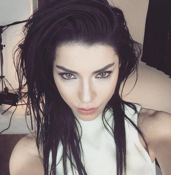 Güzel oyuncu Merve Boluğur'un Instagram fotoğrafları 