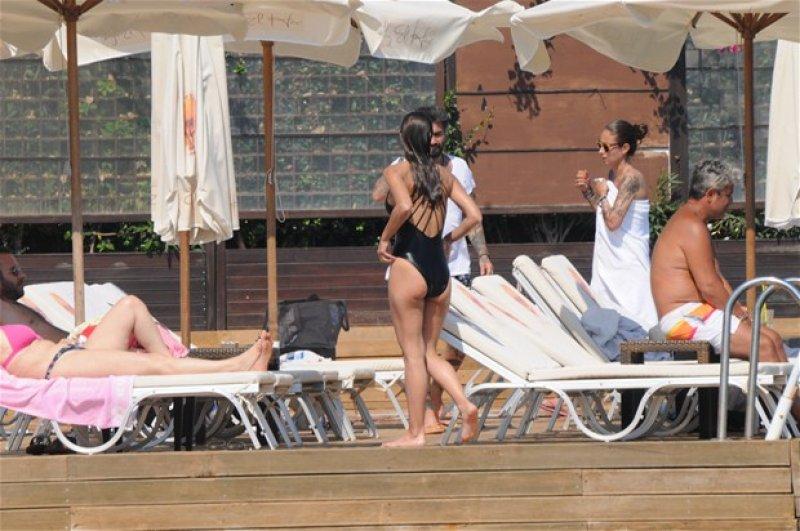 Özlem Conker sevgilisiyle tatilde 