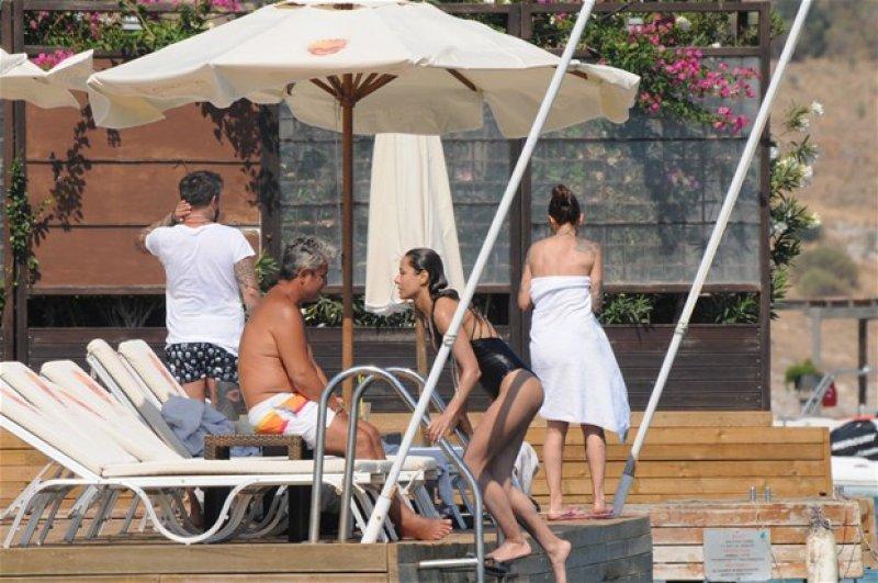 Özlem Conker sevgilisiyle tatilde 