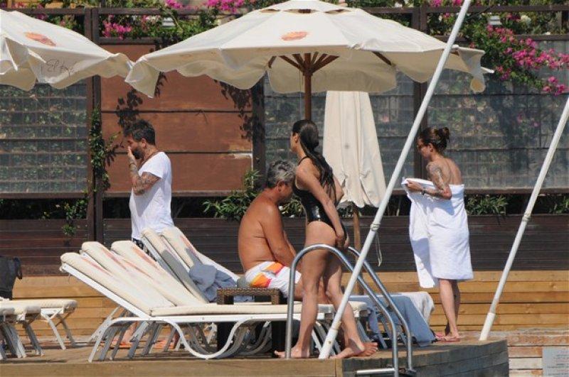 Özlem Conker sevgilisiyle tatilde 