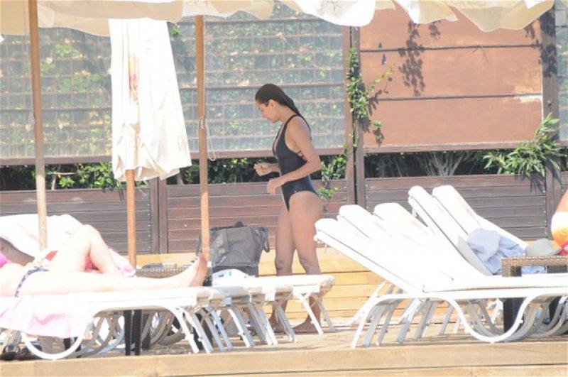 Özlem Conker sevgilisiyle tatilde 