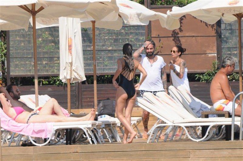 Özlem Conker sevgilisiyle tatilde 