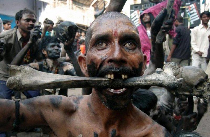 Dünyanın en son yaşayan yamyam kabilesi Korowailer