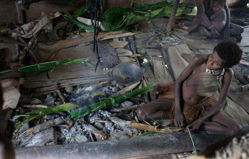 Dünyanın en son yaşayan yamyam kabilesi Korowailer