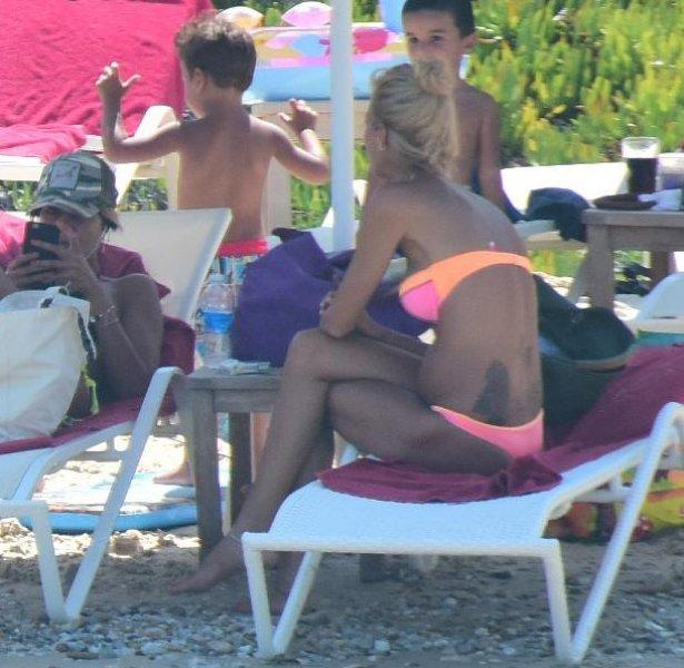 Çağla Şıkel ve Emre Altuğ'un zoraki tatili