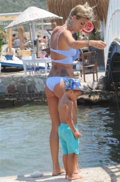 Çağla Şıkel ve Emre Altuğ'un zoraki tatili