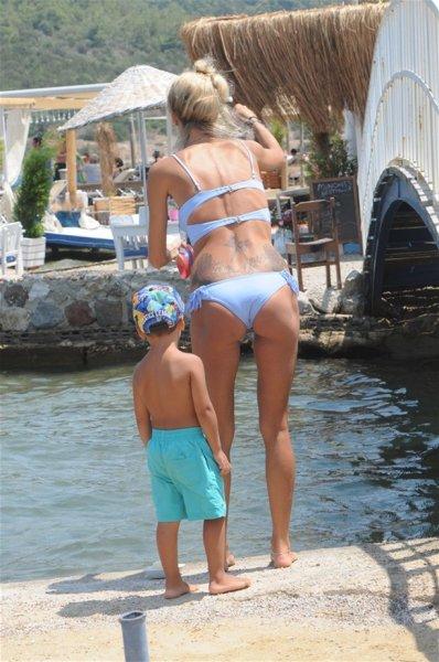 Çağla Şıkel ve Emre Altuğ'un zoraki tatili