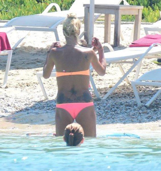 Çağla Şıkel ve Emre Altuğ'un zoraki tatili