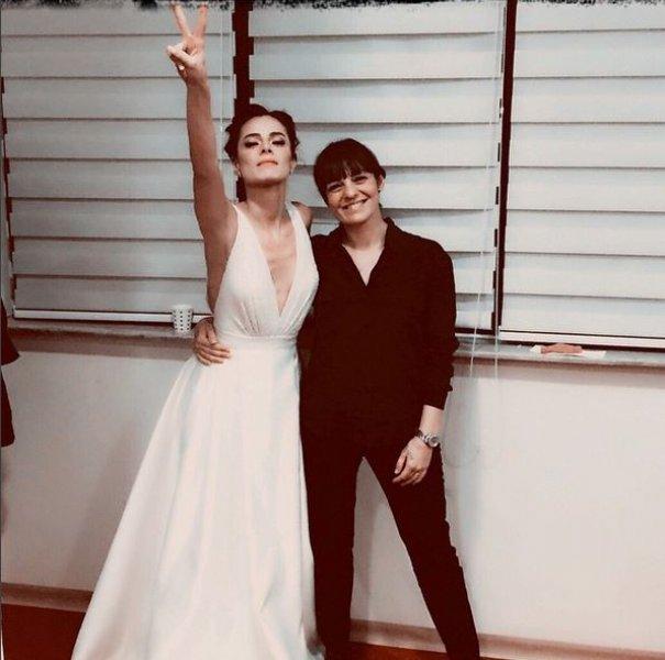 Güzel oyuncu Özge Özpirinçci'nin Instagram halleri