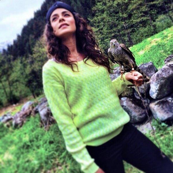 Güzel oyuncu Özge Özpirinçci'nin Instagram halleri