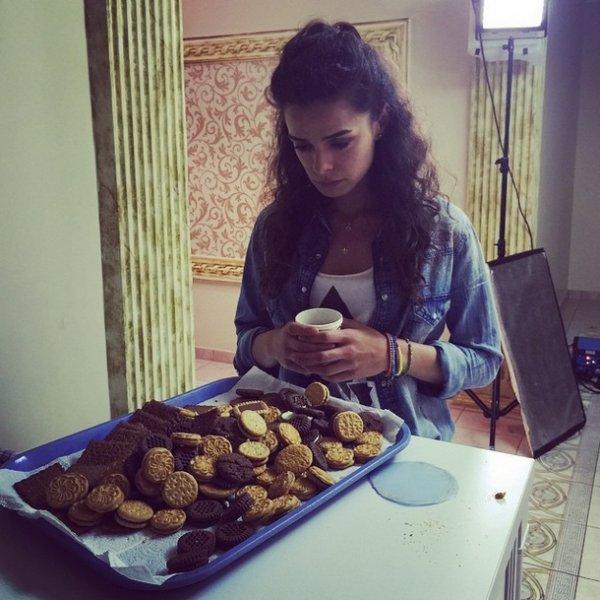 Güzel oyuncu Özge Özpirinçci'nin Instagram halleri