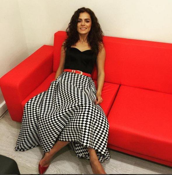 Güzel oyuncu Özge Özpirinçci'nin Instagram halleri