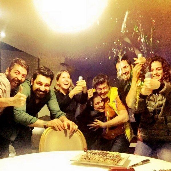 Güzel oyuncu Özge Özpirinçci'nin Instagram halleri