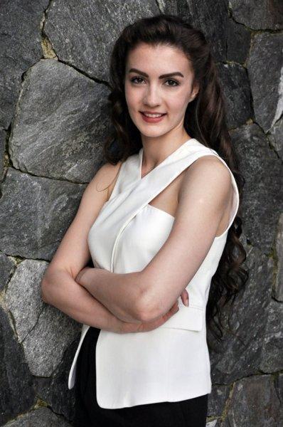 Güneşin Kızları dizisinin Nazlı'sı Burcu Özberk'in Instagram halleri 