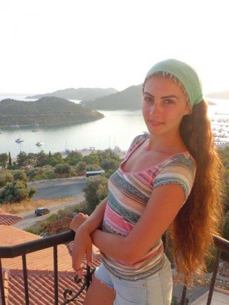 Güneşin Kızları dizisinin Nazlı'sı Burcu Özberk'in Instagram halleri 