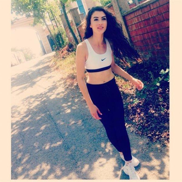 Güneşin Kızları dizisinin Nazlı'sı Burcu Özberk'in Instagram halleri 