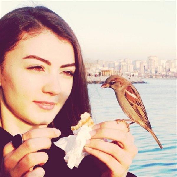 Güneşin Kızları dizisinin Nazlı'sı Burcu Özberk'in Instagram halleri 