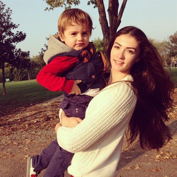 Güneşin Kızları dizisinin Nazlı'sı Burcu Özberk'in Instagram halleri 