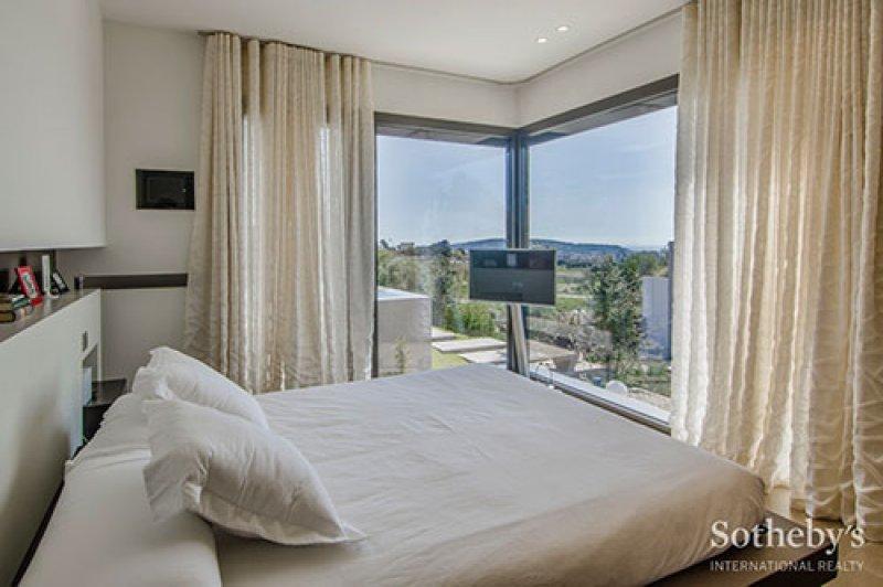 Arda Turan'ın 7 odalı 9 banyolu yeni malikanesi 