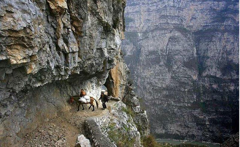 Dünyanın en zorlu okul yolları