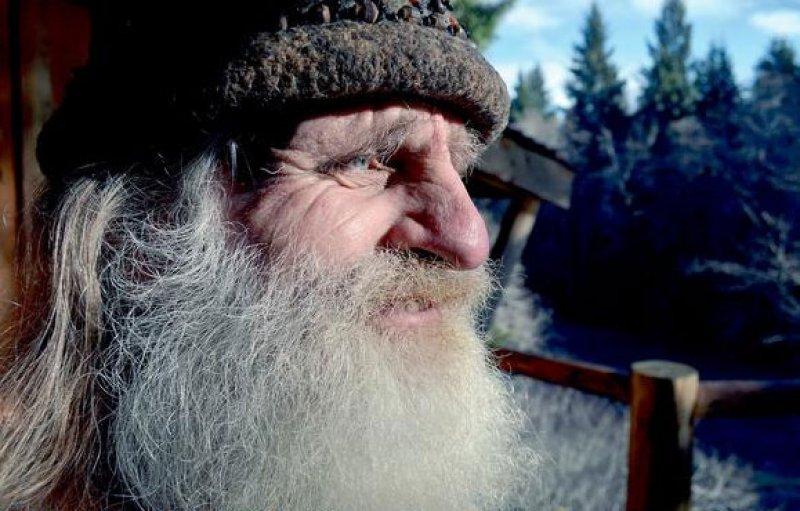 Mick Dodge 25 yıldır ağaç kovuğunda yaşıyor 