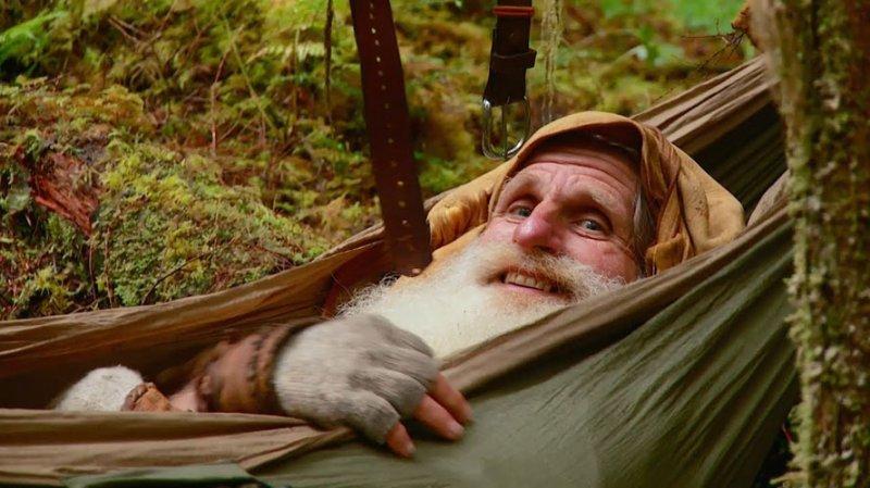 Mick Dodge 25 yıldır ağaç kovuğunda yaşıyor 