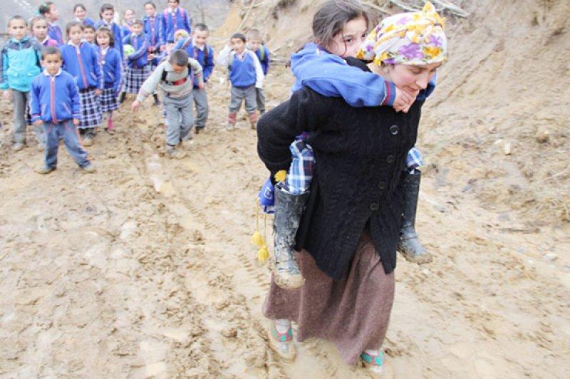 Dünyanın en zorlu okul yolları