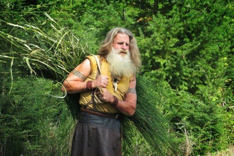 Mick Dodge 25 yıldır ağaç kovuğunda yaşıyor 
