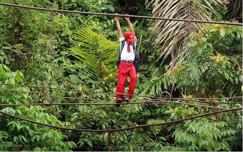 Dünyanın en zorlu okul yolları